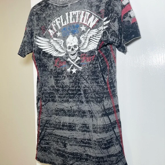 Buckle Affliction Black Gray Cutout V-Neck Graphic Tee - Picture 6 of 16